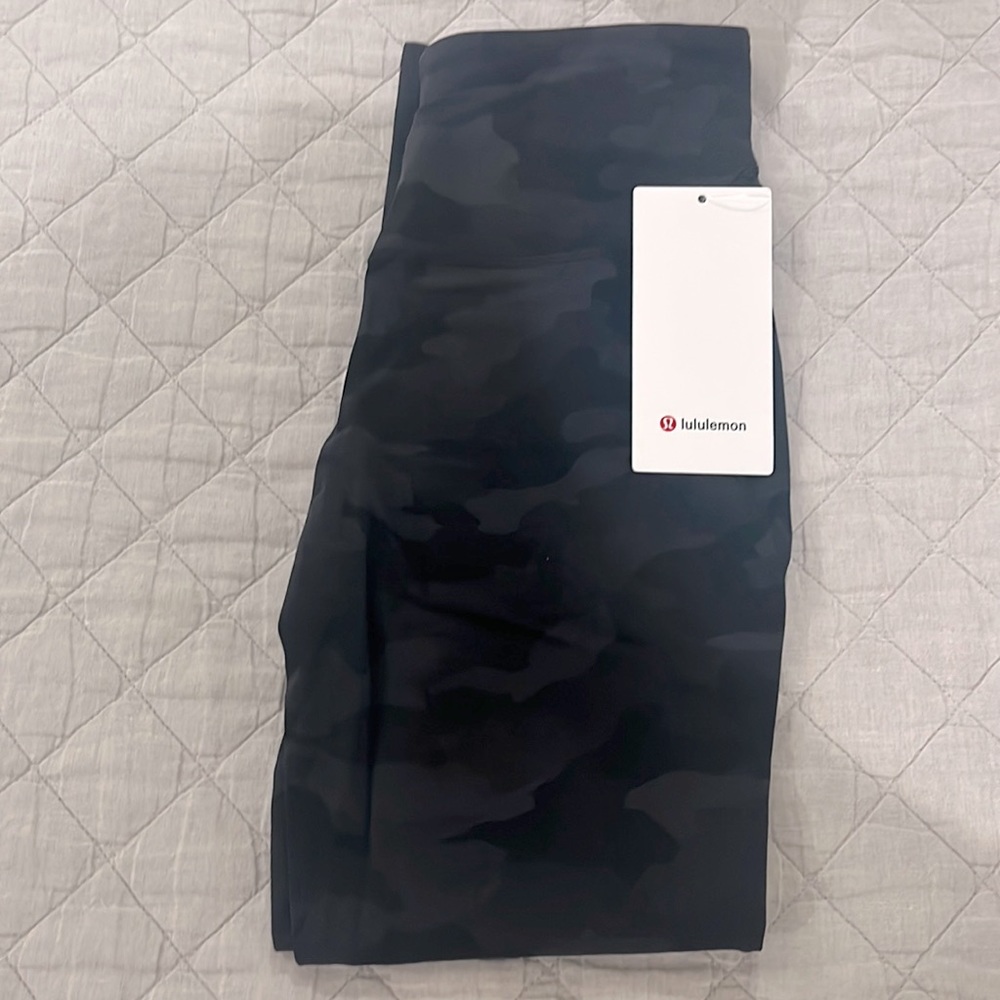 Lululemon leggings size 6 black and grey camouflage